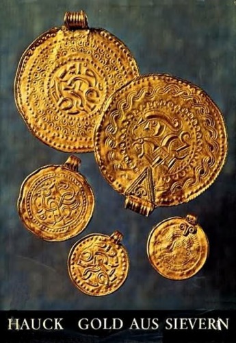 Goldbrakteaten aus Sievern: Spätantike Amulett-Bilder der "Dania Saxonica" und die Sachsen-"Origo" bei Widukind von Corvey